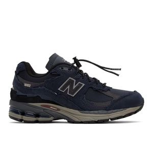 NEW BALANCE
Navy 2002R Sneakers